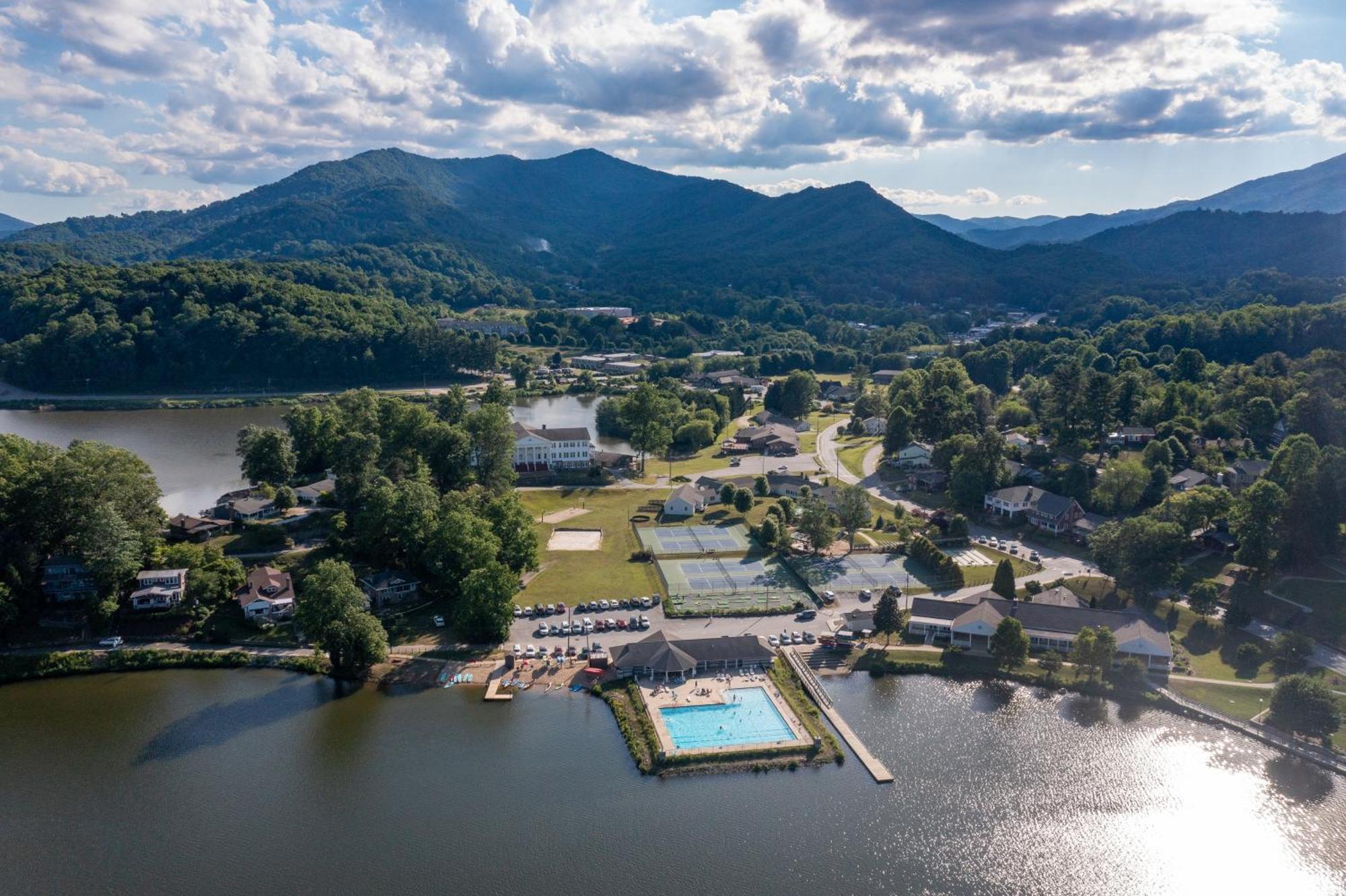 English Roses Lake Junaluska 外观 照片